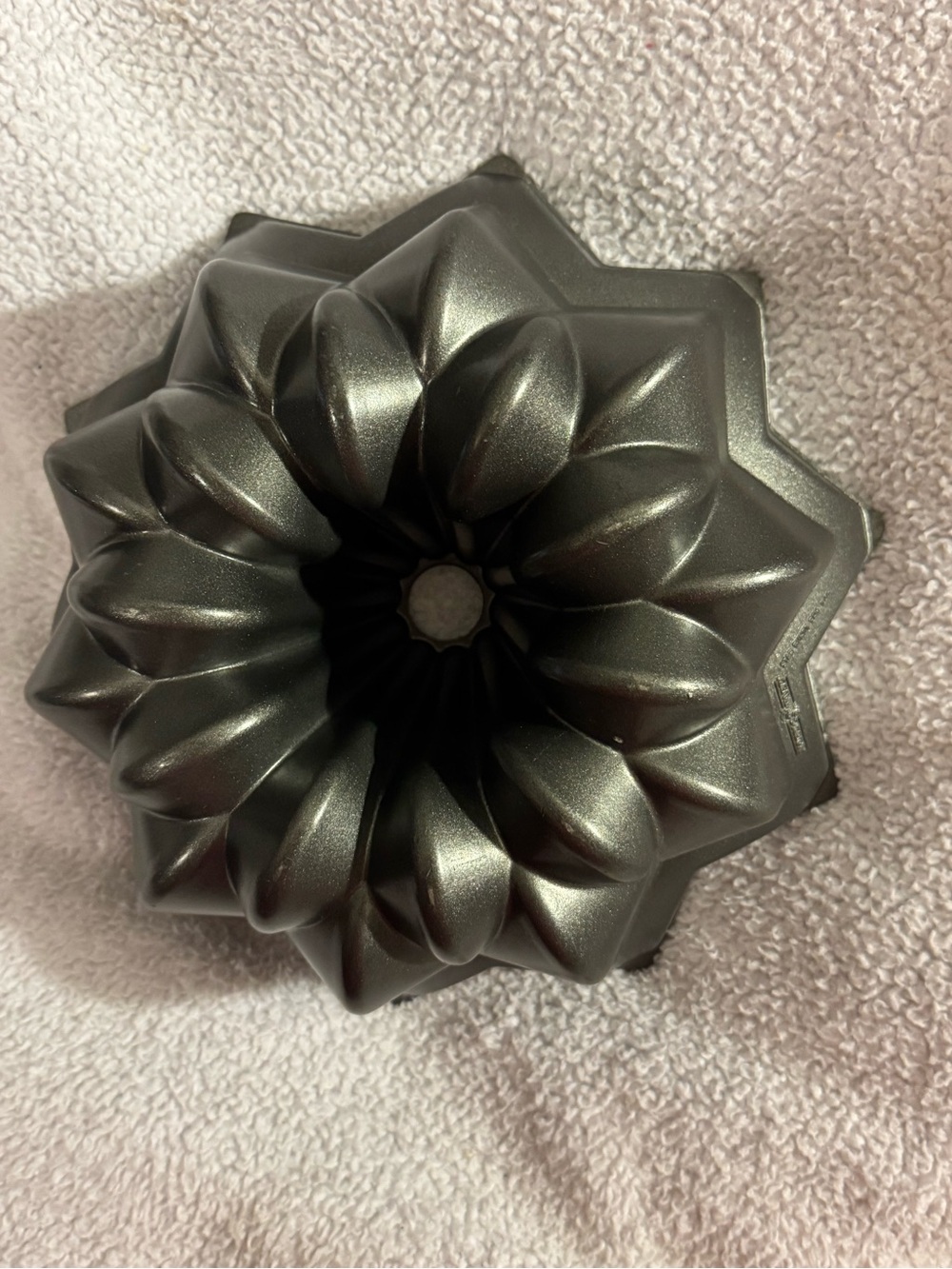 Nordic Ware Star Metallic Gray Bundt Cake Pan